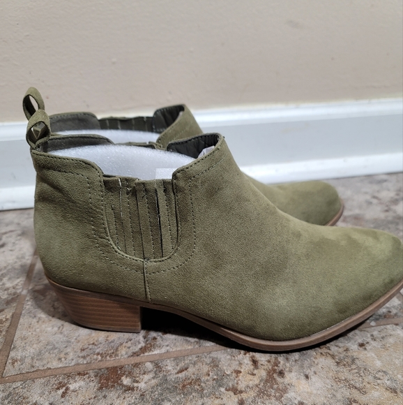 Torrid Olive Green Gore Chelsea Ankle Boot Size 9 NWOB SB2 - Picture 3 of 9